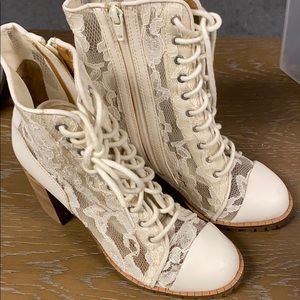 Report signature lace booties